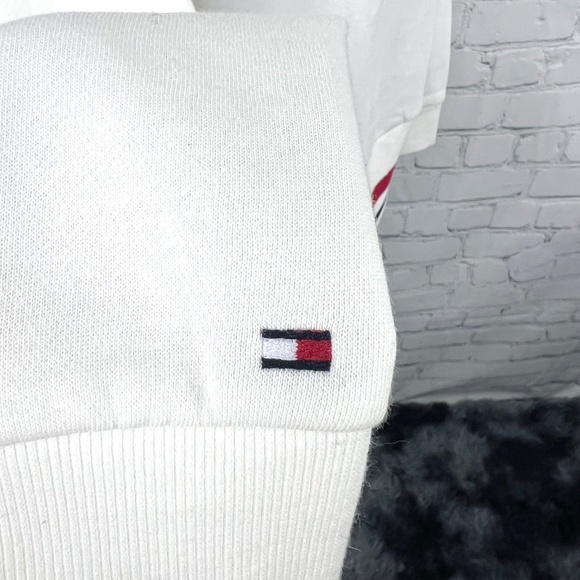 |•TOMMY HILFIGER•| WhiteV-Neck Overized Cropped Sweatshirt Size XS - Picture 8 of 16